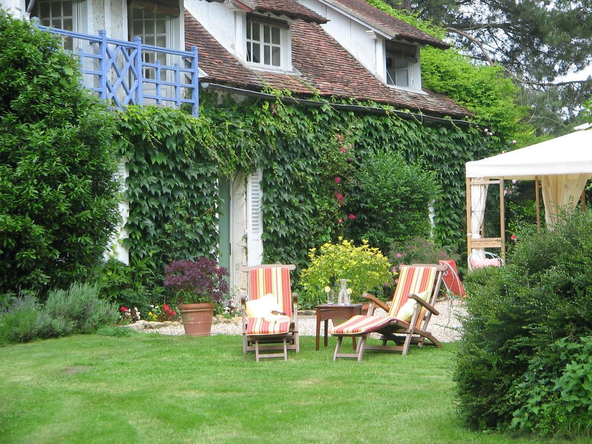 Le Canard Au Parapluie Rouge Bed & Breakfast Celon Bagian luar foto